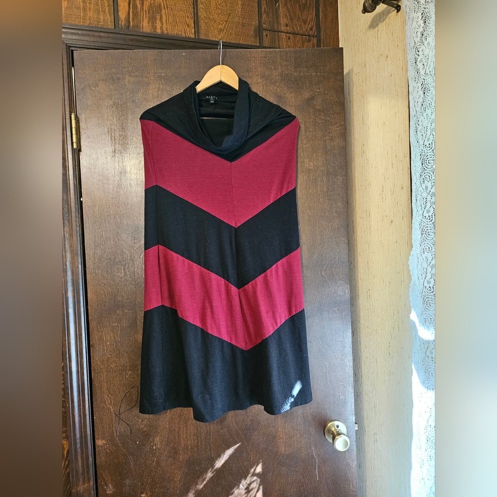 Active Black and Red Floor length Skirt Size S